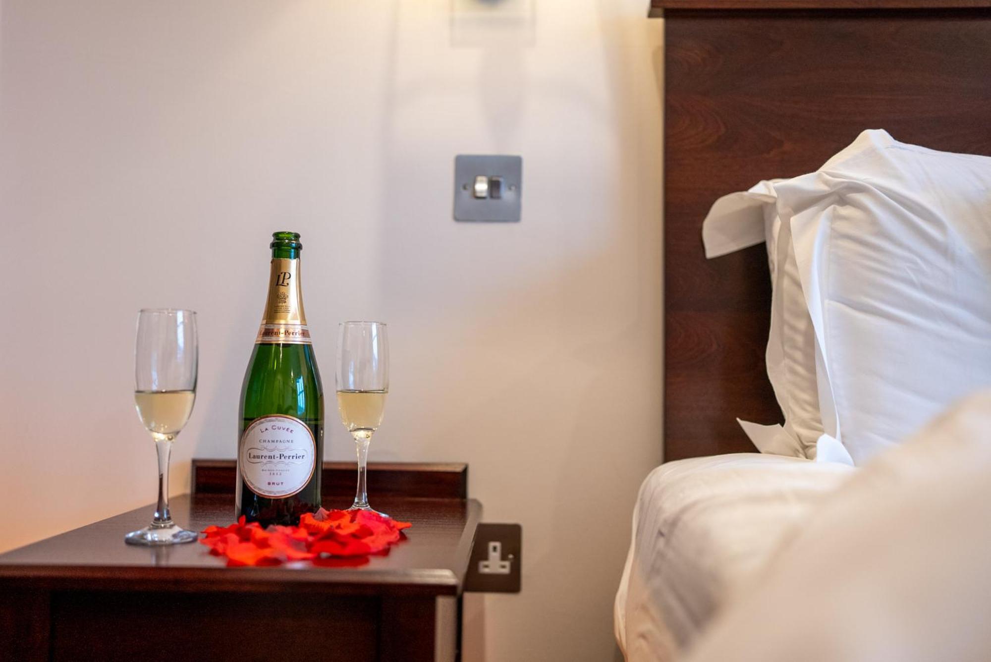 County Hotel Chelmsford Eksteriør billede